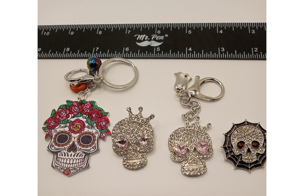 SET OF 4 HALLOWEEN SUGAR SKULLS KEYCHAIN BAG CHARM BROOCH 0719